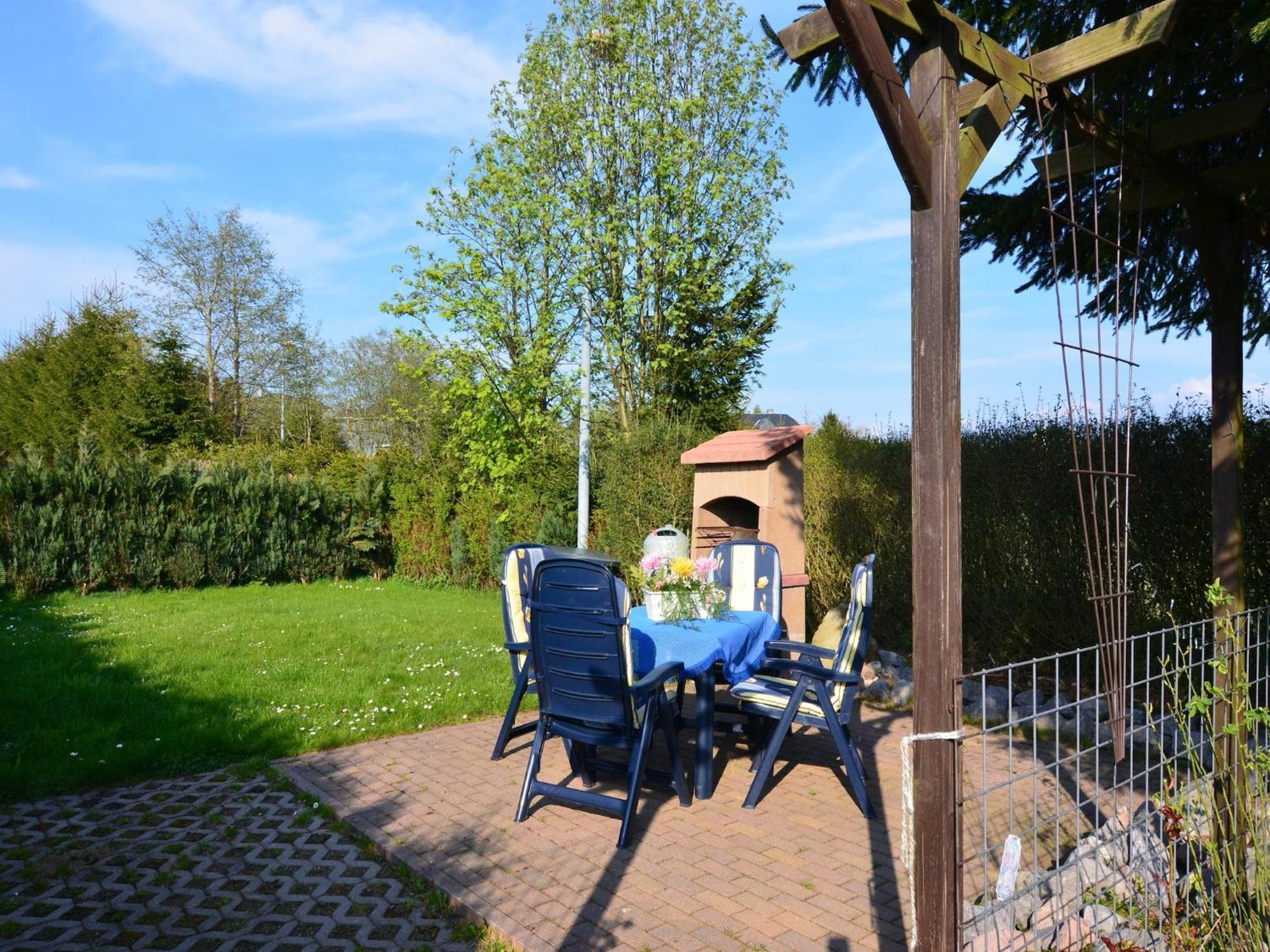 Holiday Home In Neustadt Am Rennsteig With Pond Екстериор снимка