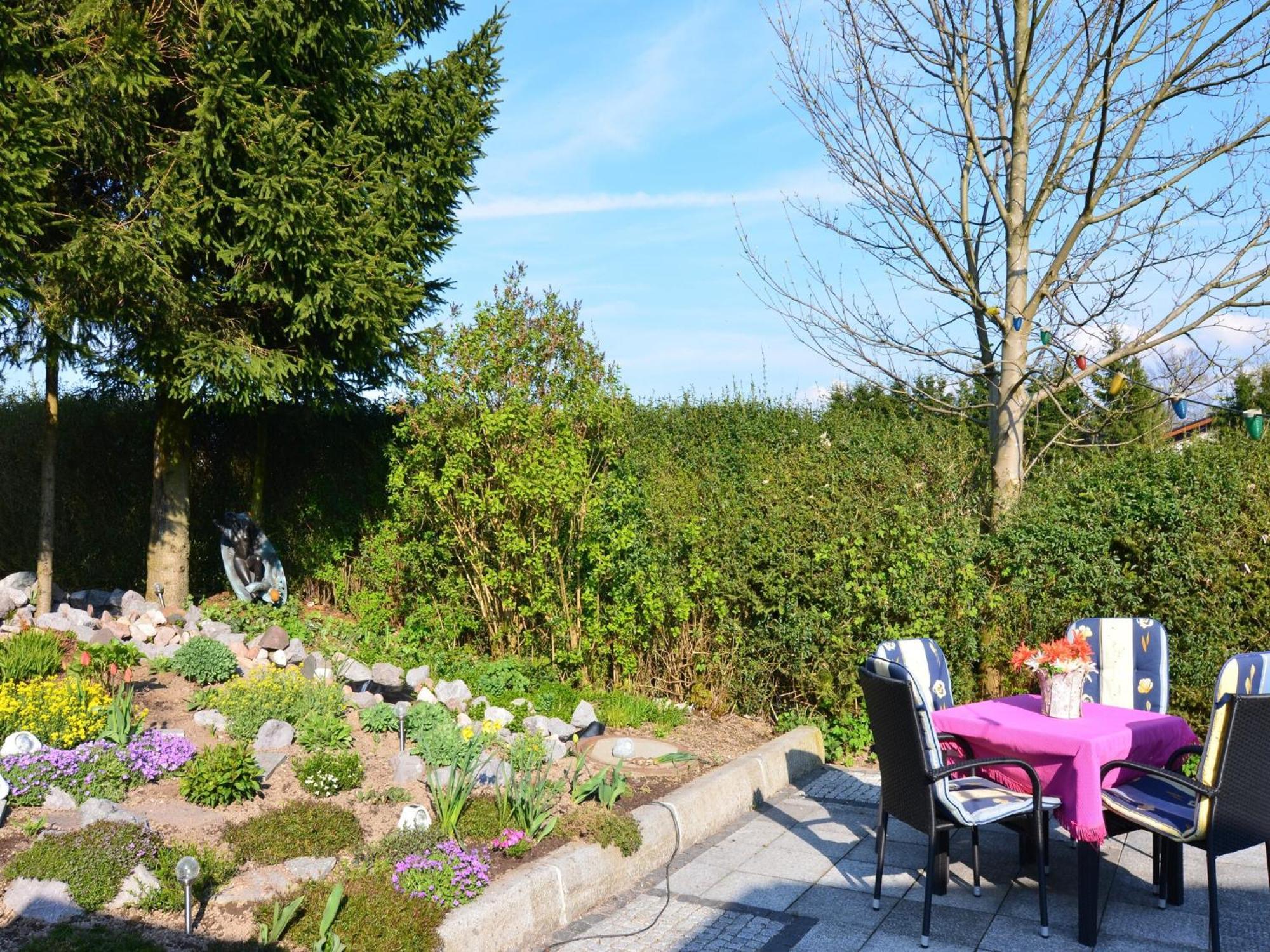 Holiday Home In Neustadt Am Rennsteig With Pond Екстериор снимка
