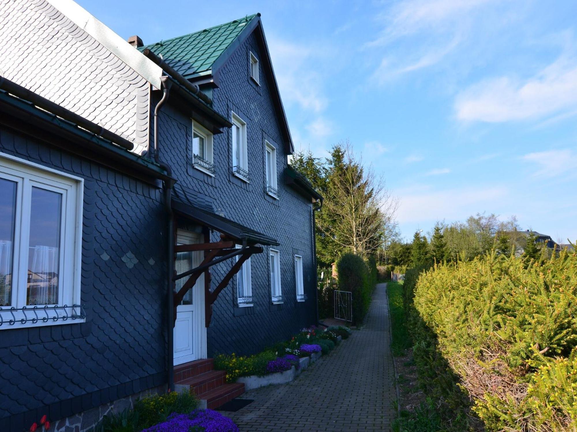 Holiday Home In Neustadt Am Rennsteig With Pond Екстериор снимка