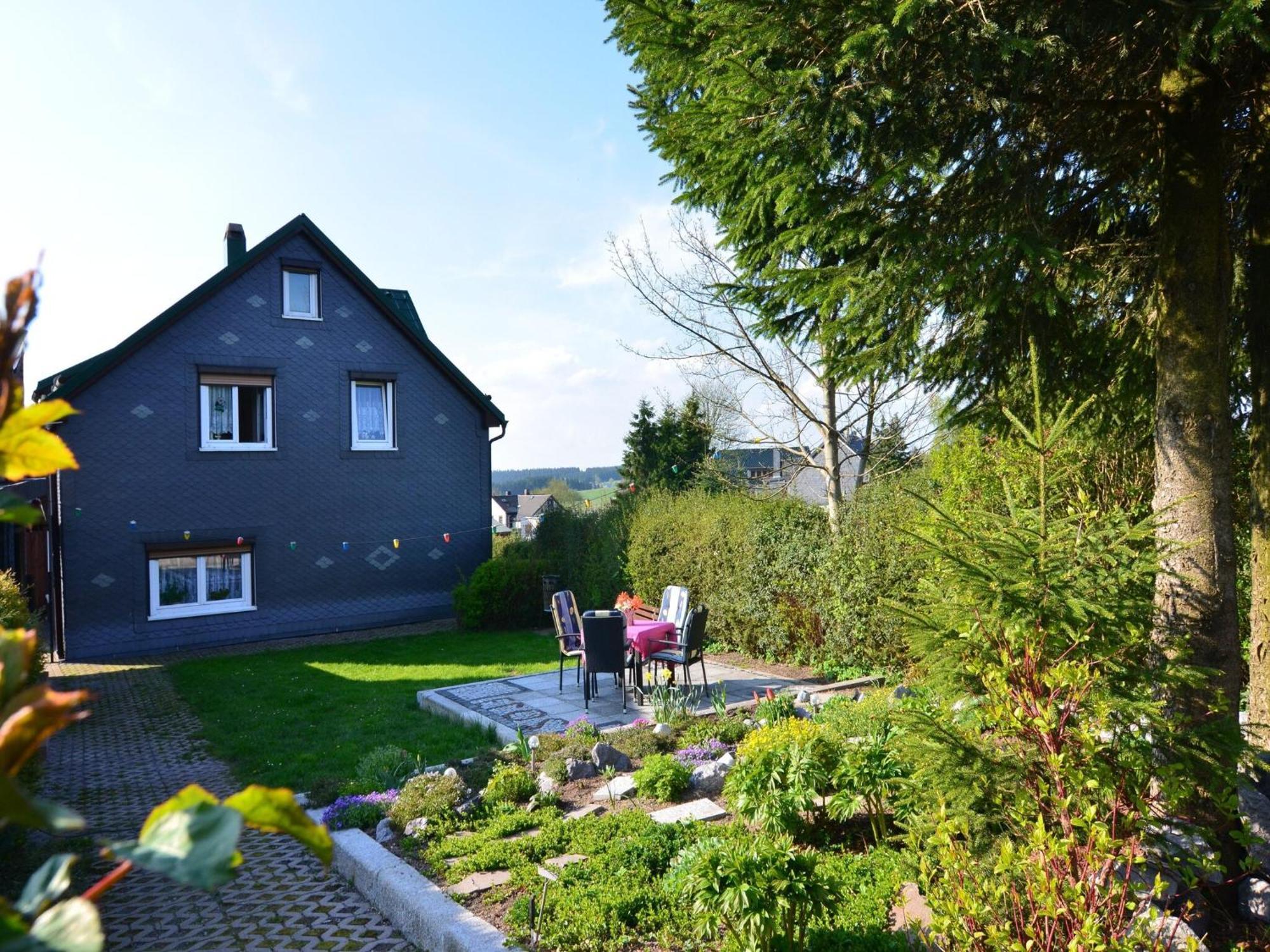 Holiday Home In Neustadt Am Rennsteig With Pond Екстериор снимка