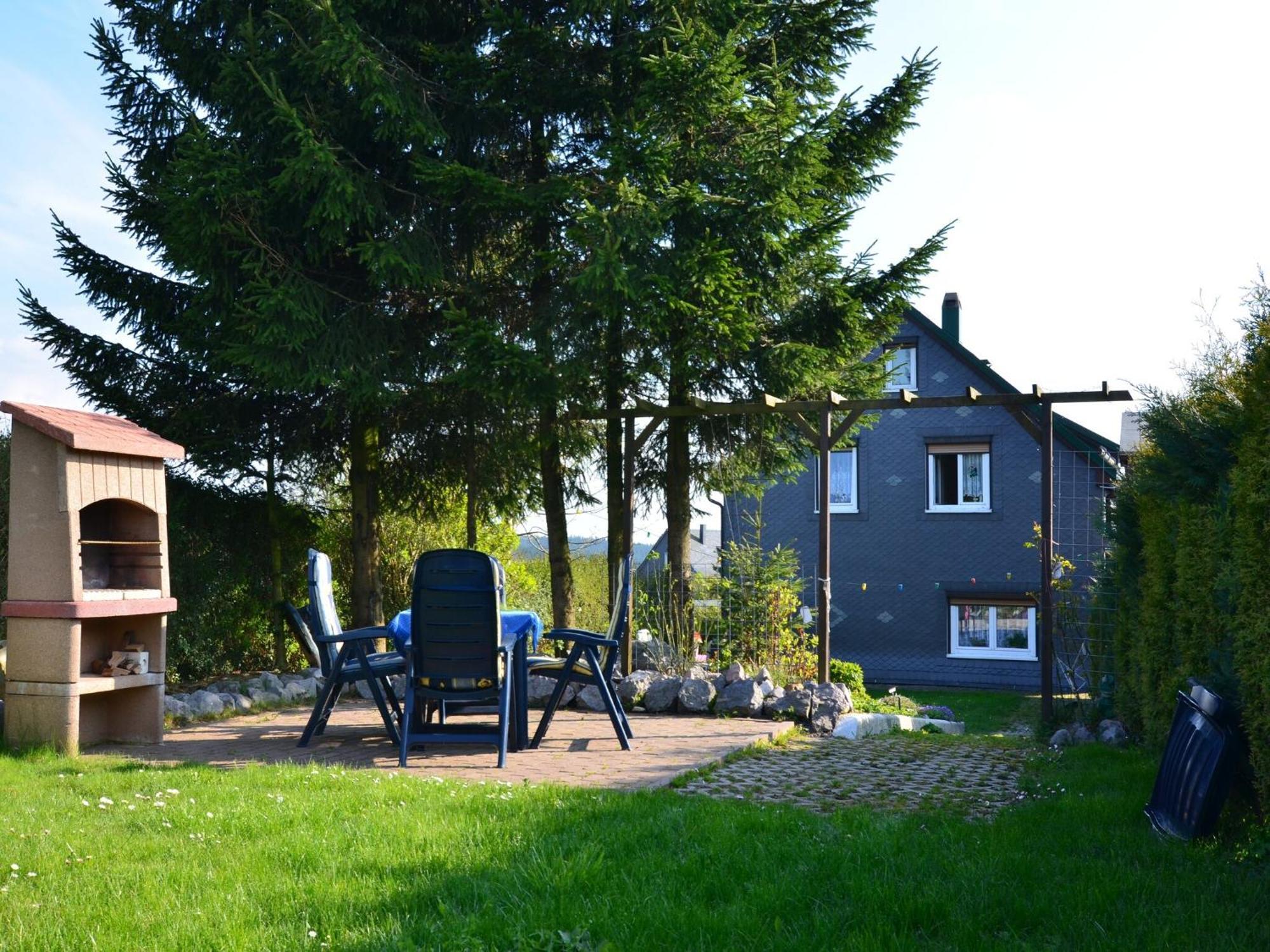 Holiday Home In Neustadt Am Rennsteig With Pond Екстериор снимка